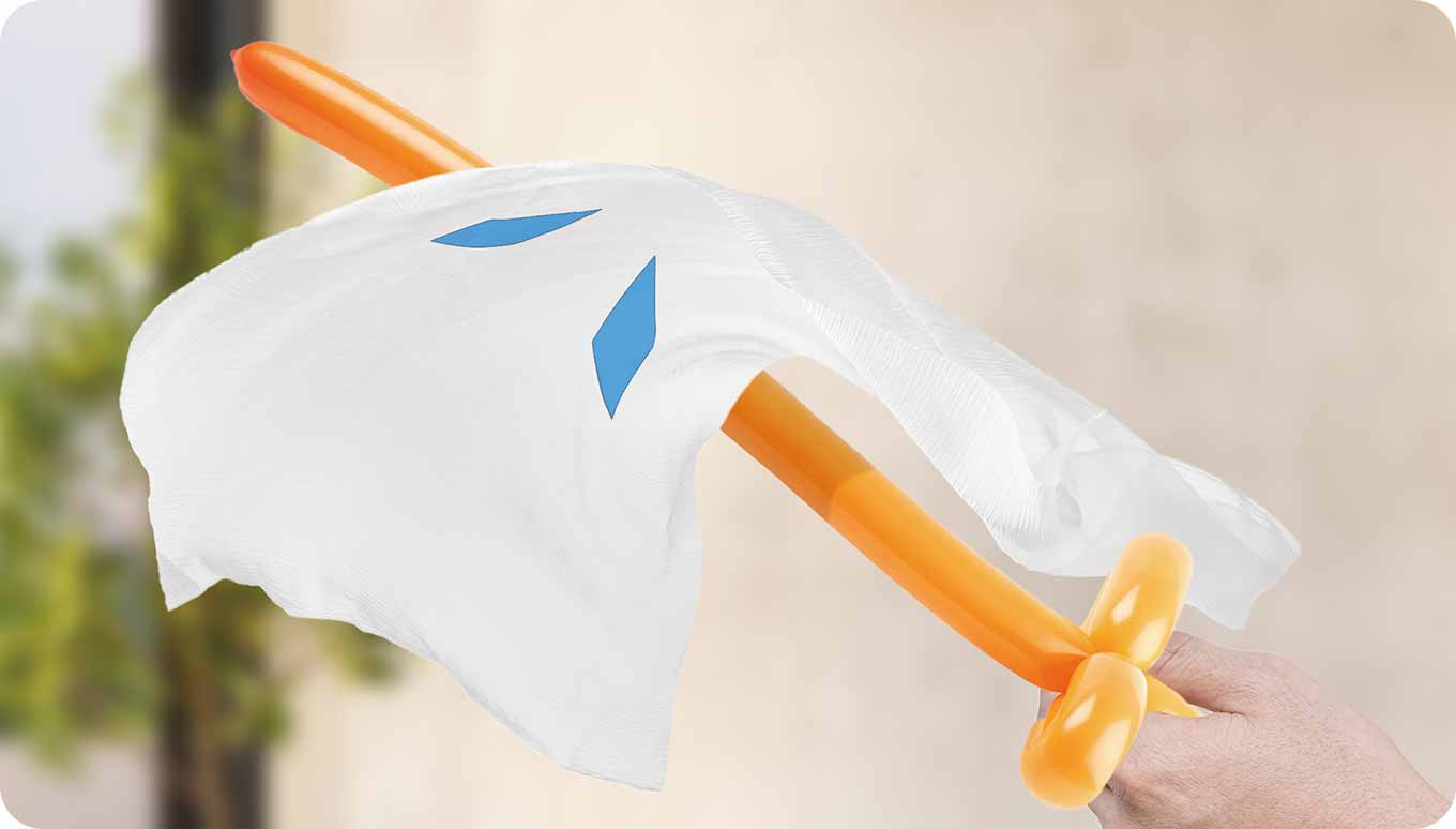 1・静電気でティッシュを長く浮かせよう[写真]