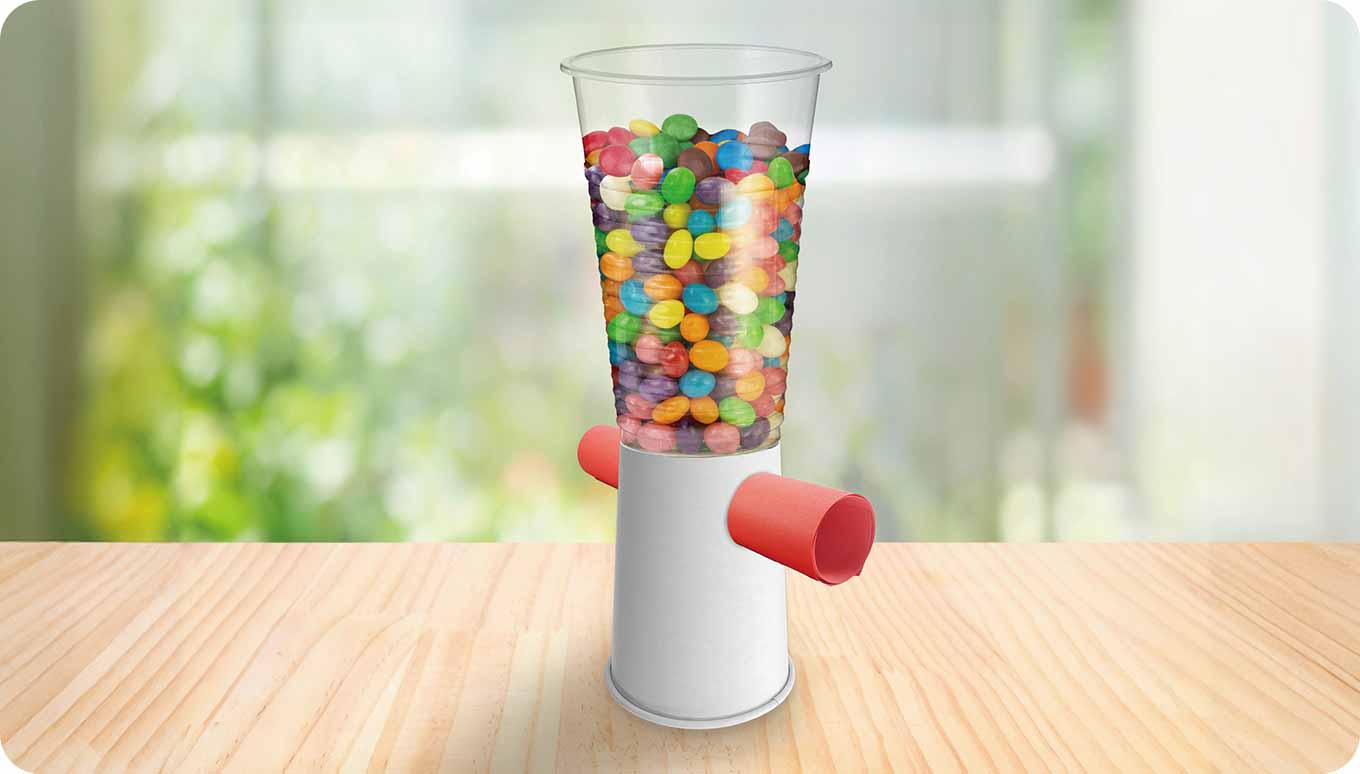 9・お菓子ガチャガチャをつくろう[写真]